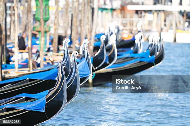 Gondole A Venezia Italia - Fotografie stock e altre immagini di Blu - Blu, Canal Grande - Venezia, Città