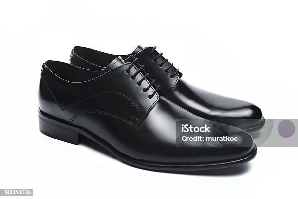 Scarpe Da Uomo In Pelle Nera - Fotografie stock e altre immagini di Abbigliamento formale - Abbigliamento formale, Adulto, Brillante