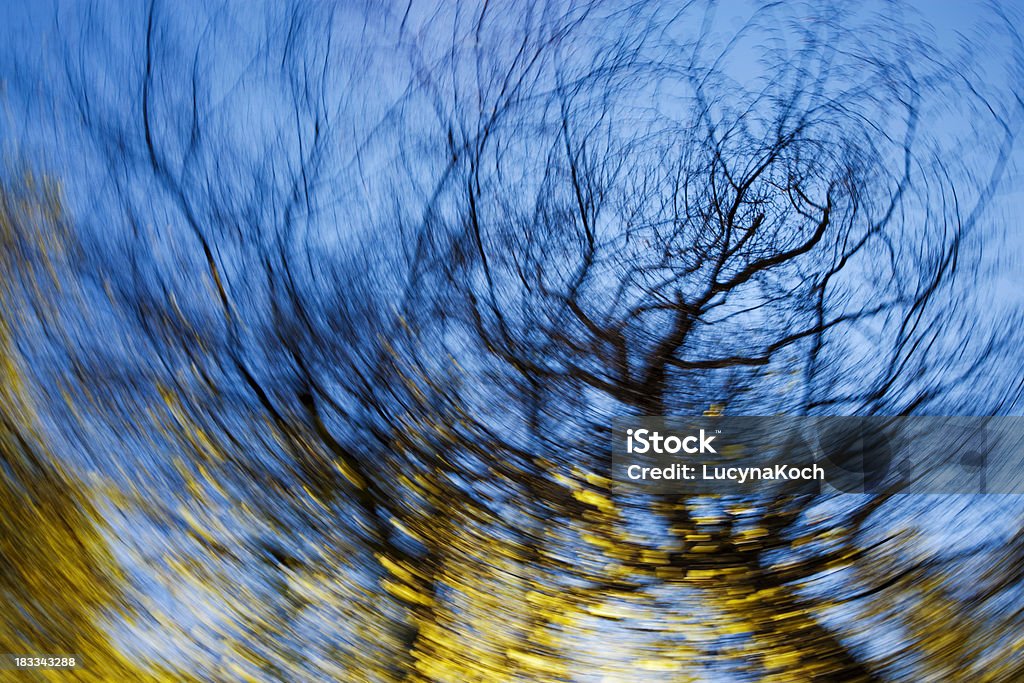 Abstrakt Hintergrund mit Baum mit Bewegungsunschärfe - Lizenzfrei Abstrakt Stock-Foto