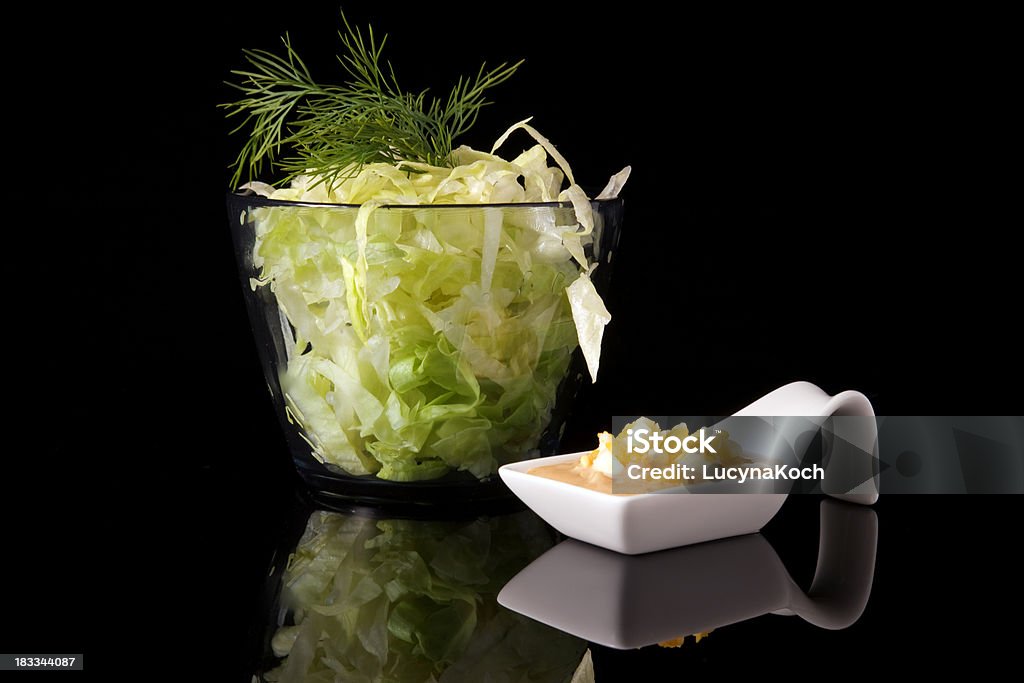 Glasschuessel Mit Salat Und Salatsauce - Lizenzfrei Blattgemüse Stock-Foto
