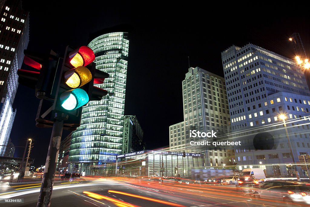 Berlin Potsdamer Platz - Foto de stock de Semáforo royalty-free