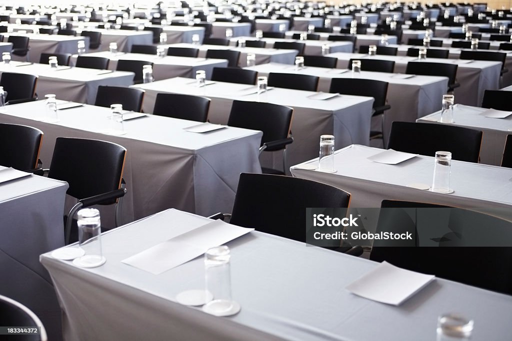 Sala de conferência com cadeiras vazias - Foto de stock de Apresentação - Discurso royalty-free
