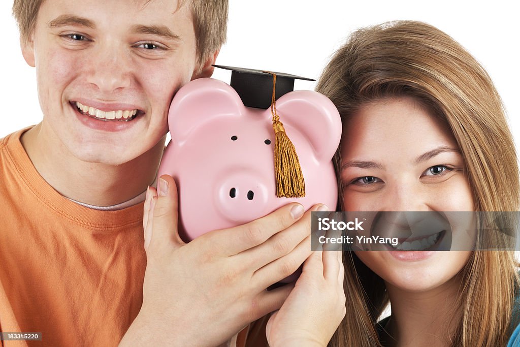 Zwei Teenager Studenten Holding Sparschwein, Geld sparen, für Bildung - Lizenzfrei 16-17 Jahre Stock-Foto