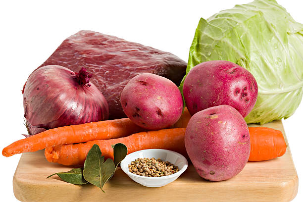 ingredienti per la carne di manzo cena. - dinner corned beef irish culture st patricks day foto e immagini stock
