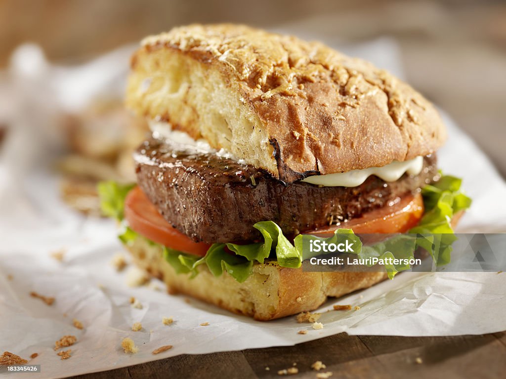 Steak-Sandwich mit Pommes frites - Lizenzfrei Ciabatta Stock-Foto