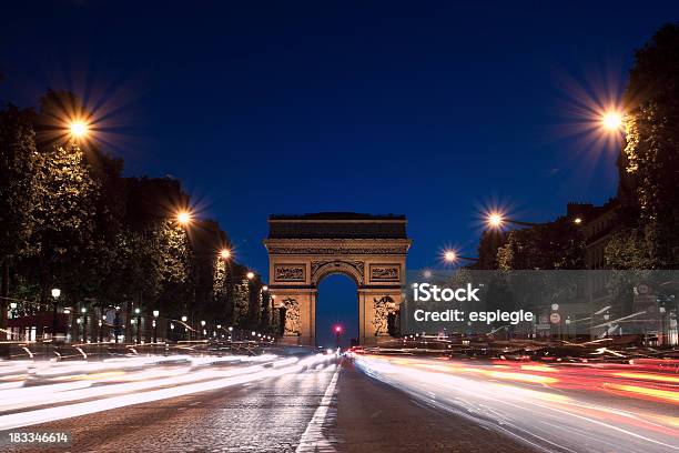 Champselysees Триумфальная Аркапариж — стоковые фотографии и другие картинки Елисейские Поля - Елисейские Поля, Ночь, Без людей