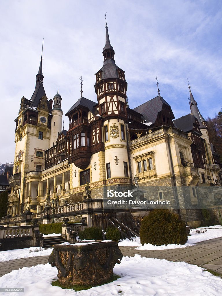 Peles castillo - Foto de stock de Característica arquitectónica libre de derechos