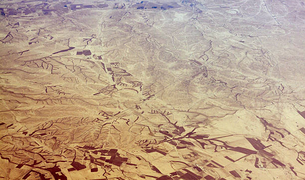 paisaje del desierto afueras de bagdad, iraq - bin laden fotografías e imágenes de stock