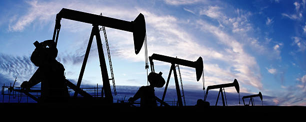 xxxl pumpjack silhouetten - sunset petroleum silhouette new mexico stock-fotos und bilder