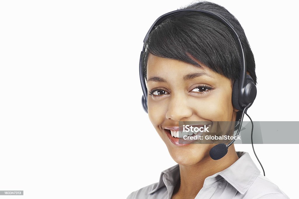 Mujer de negocios joven feliz usando auriculares - Foto de stock de 20 a 29 años libre de derechos