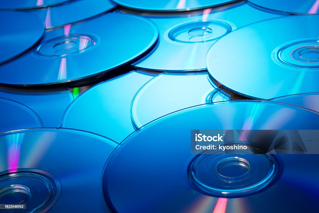 青色着色画像の CD /DVD の質感の背景 - CD-ROMのロイヤリティフリーストックフォト