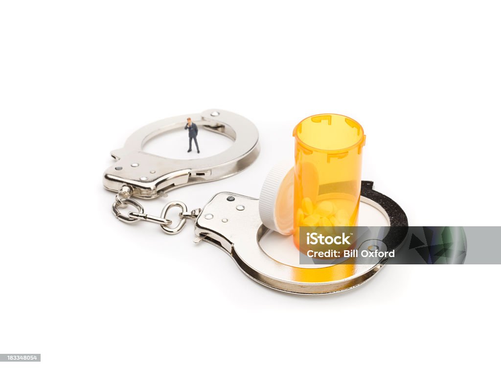 Homem handcuffed de fármacos - Royalty-free Algema Foto de stock