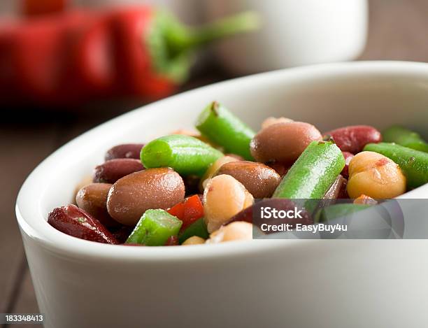Foto de Mix De Salada De Feijão e mais fotos de stock de Alimentação Saudável - Alimentação Saudável, Branco, Colorido