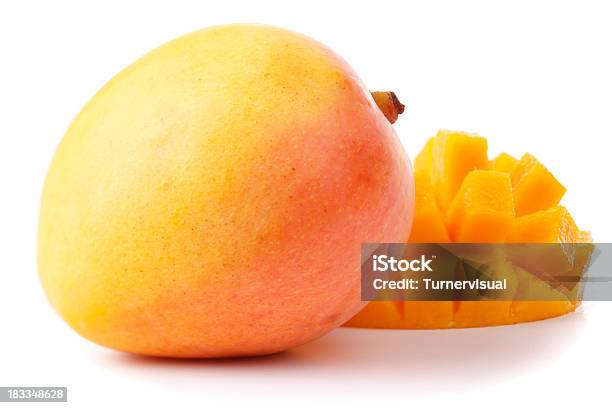 Mango De Frutas Foto de stock y más banco de imágenes de Mango - Fruta tropical - Mango - Fruta tropical, Fondo blanco, Naranja - Color