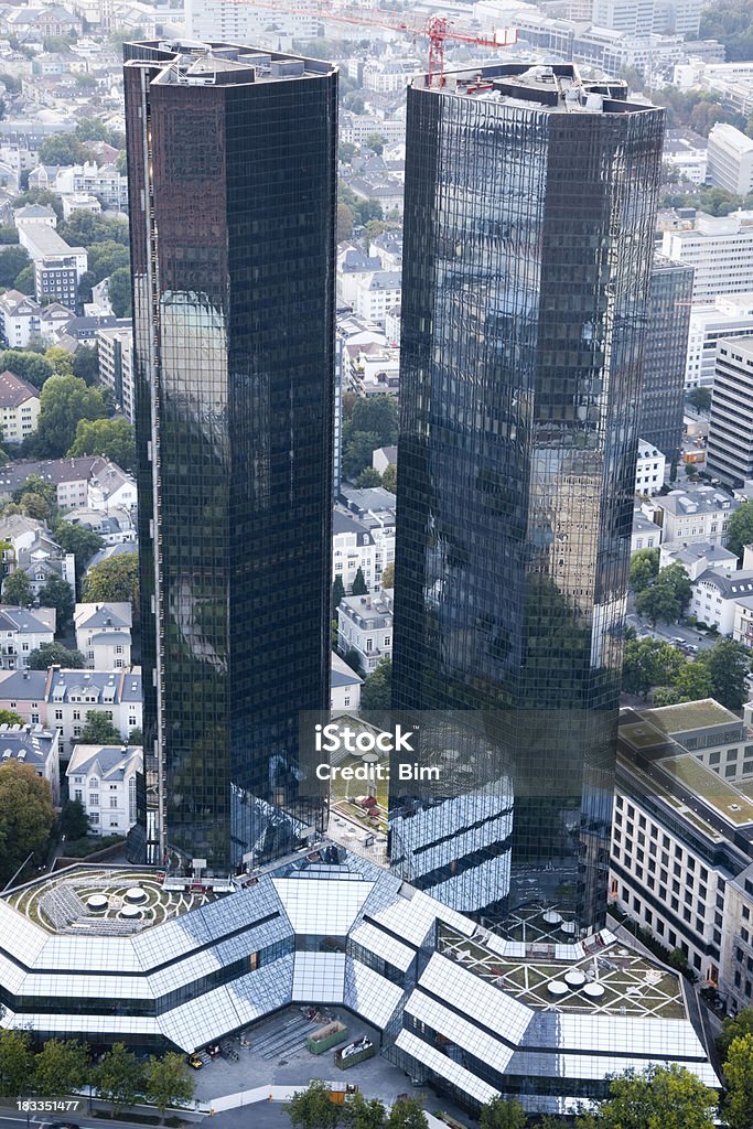 2 つのビジネス amp \;;タワーズのドイツ銀行を Frankfurt /Main ,Germany - まぶしいのロイヤリティフリーストックフォト