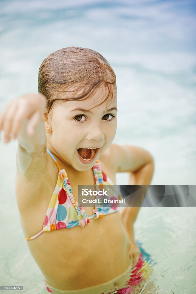 Menina na piscina - Foto de stock de 4-5 Anos royalty-free