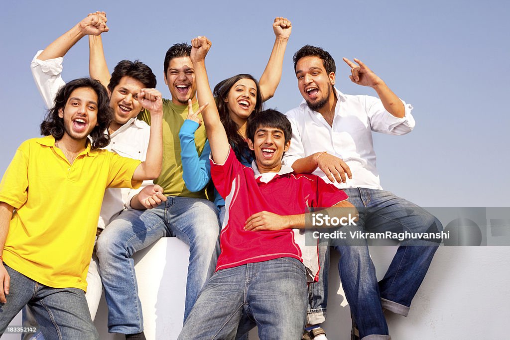 Entusiástico misturado grupo de jovens amigos, divertir-se Adulto asiático - Royalty-free Adulto Foto de stock