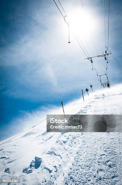 Foto de Esquiador Na Skilift e mais fotos de stock de Esqui - Equipamento esportivo - Esqui - Equipamento esportivo, Esqui - Esqui e snowboard, França
