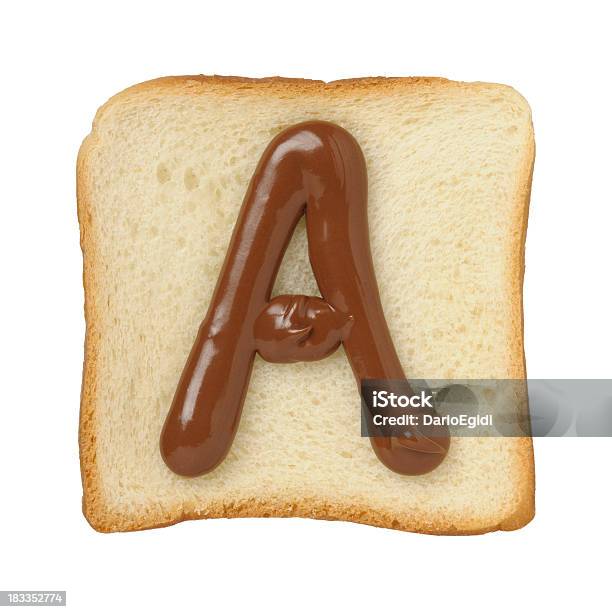 Cioccolato Una Lettera Su Una Tinloaf Sfondo Bianco Di Scansione - Fotografie stock e altre immagini di Lettera A