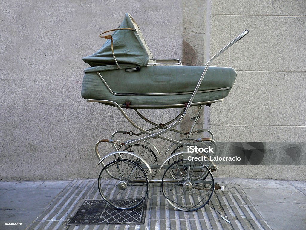 Vecchio carrozzina - Foto stock royalty-free di Bebé