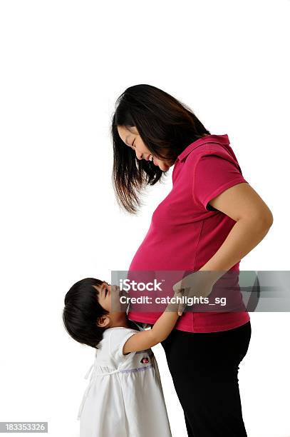 Embarazada Chino Mujer Y Niño Asiático Foto de stock y más banco de imágenes de 12-23 meses - 12-23 meses, Abdomen, Abdomen humano