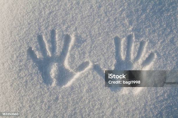 Mão Impressão - Fotografias de stock e mais imagens de Número 10 - Número 10, Neve, Ao Ar Livre