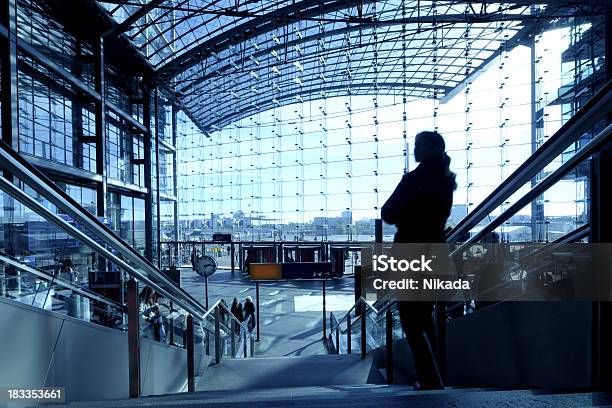 Dojeżdżający Poruszać Się W Dół - zdjęcia stockowe i więcej obrazów Dworzec - Dworzec, Berlin, Lotnisko