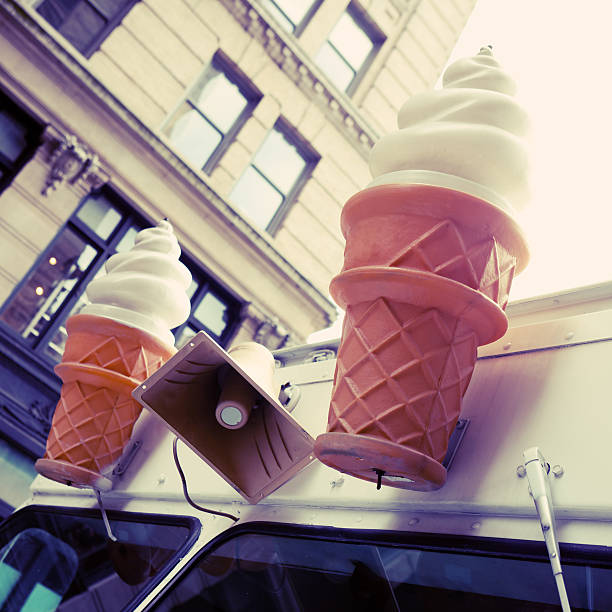 istock Ice cream truck 183353871