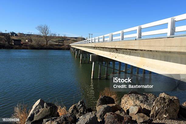 Most - zdjęcia stockowe i więcej obrazów Balustrada - Granica - Balustrada - Granica, Bez ludzi, Brzeg wody