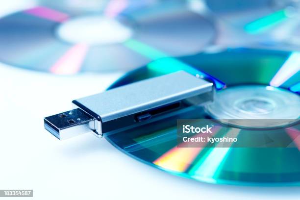 青色着色の画像cd Usb フラッシュメモリ - USBスティックのストックフォトや画像を多数ご用意 - USBスティック, コンパクトディスク, USBケーブル