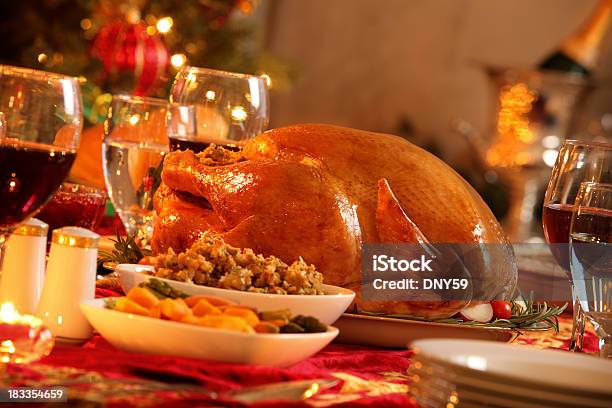 Foto de Jantar De Natal e mais fotos de stock de Comida - Comida, Natal, Botar a Mesa