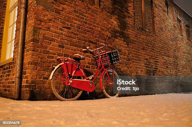 Foto de Red De Bicicleta e mais fotos de stock de Antigo - Antigo, Bicicleta, Escuro