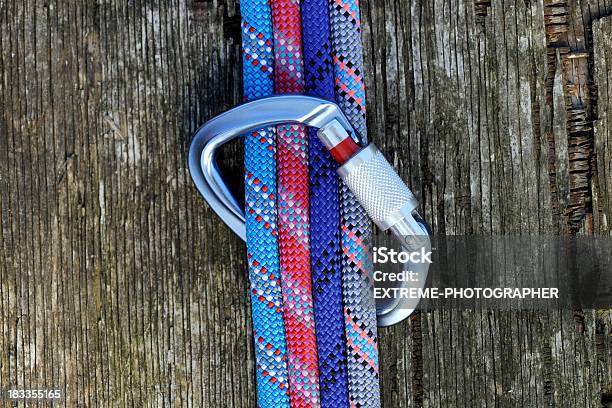 Karabinerhaken Und Dynamische Climbing Ropes Stockfoto und mehr Bilder von Abseilen - Abseilen, Aluminium, Ausrüstung und Geräte