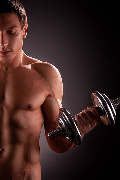 kulturystyka treningu z wagi ciała - muscular build chest body building sport zdjęcia i obrazy z banku zdjęć