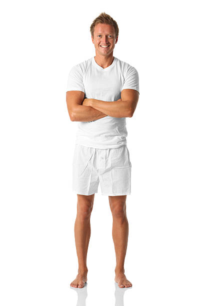 isolé homme debout dans un boxer et un t-shirt - underwear men t shirt white photos et images de collection