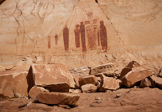 istock Great Ghost Petroglyph at Horseshoe Canyon 183355502
