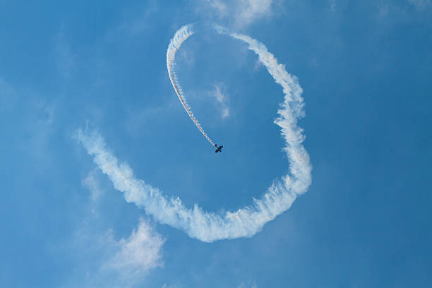에어제스처 acrobat 루프 - stunt stunt plane airplane small 뉴스 사진 이미지