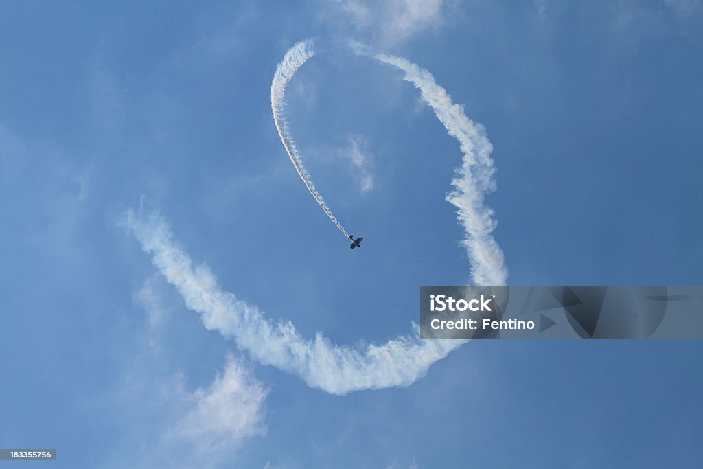 Воздушный акробат Loop - Стоковые фото Самолёт роялти-фри