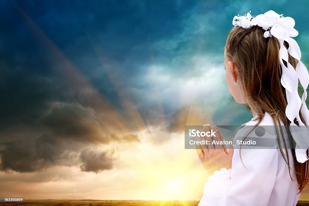 Mädchen Erste Kommunion und Gott - Lizenzfrei Beten Stock-Foto