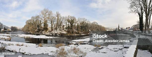 Congelados No Rio Dee De Llangollen - Fotografias de stock e mais imagens de Ao Ar Livre - Ao Ar Livre, Branco, Caernarfon