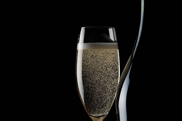ボトルシャンパングラスと空白の背景に黒色の背景 - champagne celebration glass black ストックフォトと画像