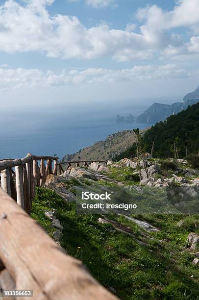 Massa Lubrense Viewpoin San Costanzocosta Sorrentina - Fotografie stock e altre immagini di Albero