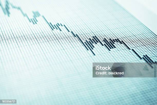 Деньги Потери — стоковые фотографии и другие картинки Фондовый рынок и биржа - Фондовый рынок и биржа, Биржевые сводки, Двигаться вниз