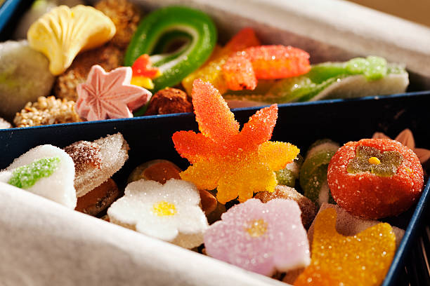 日本の甘いお菓子モチーフのキャンディ秋のプレゼンテーションボックスのクローズアップ