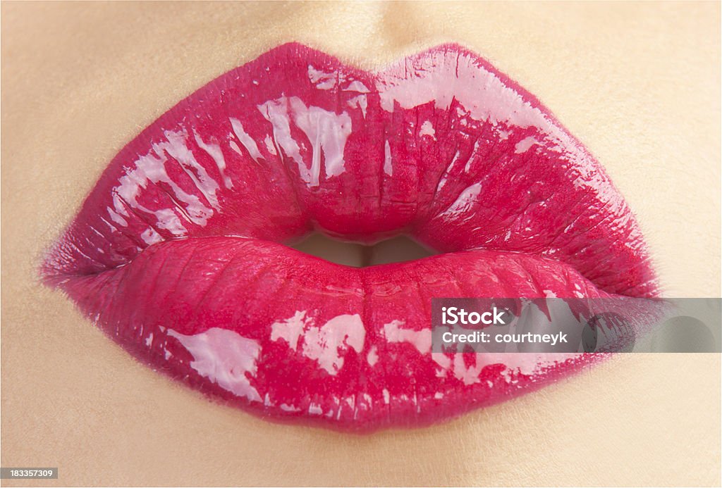 Plano aproximado de uma womans faneca lábios vermelhos - Royalty-free Adulto Foto de stock
