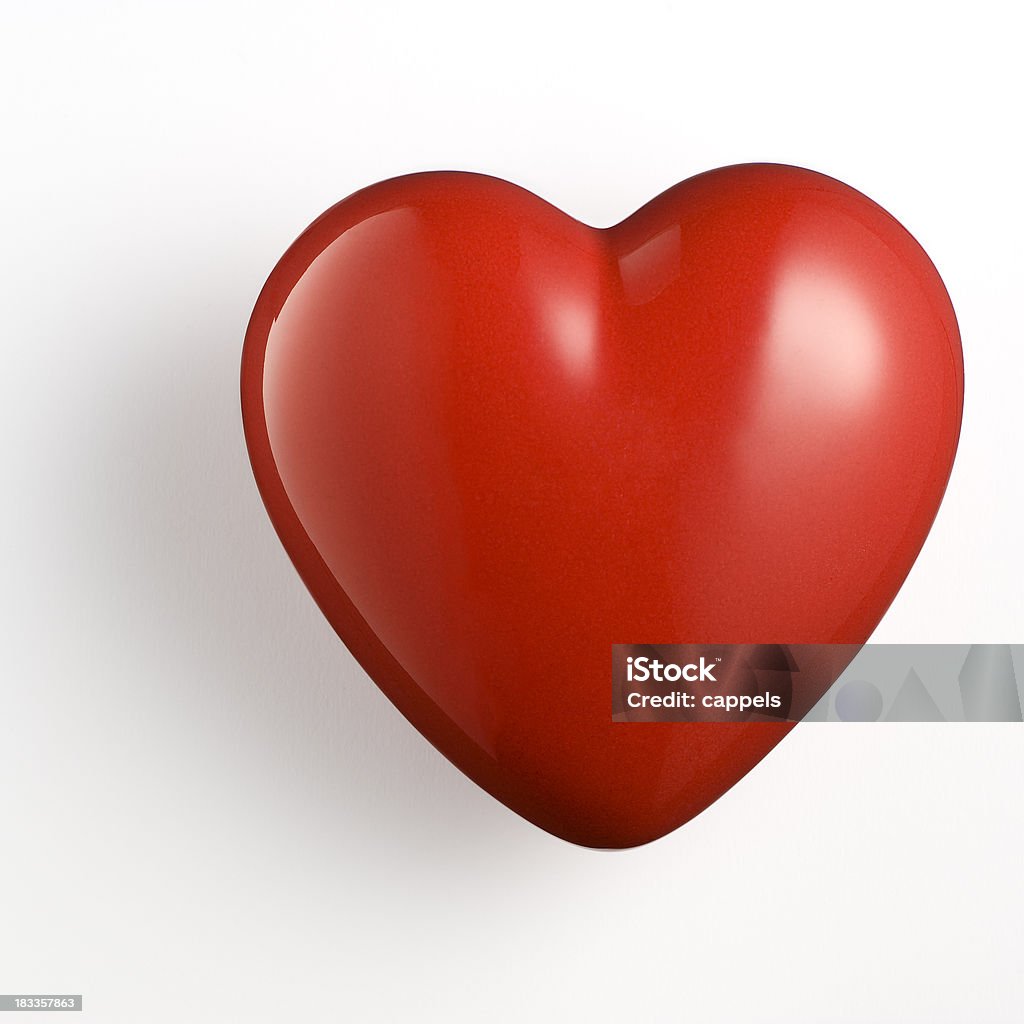 Rosso cuore su bianco Background.Color immagine - Foto stock royalty-free di Simbolo di cuore