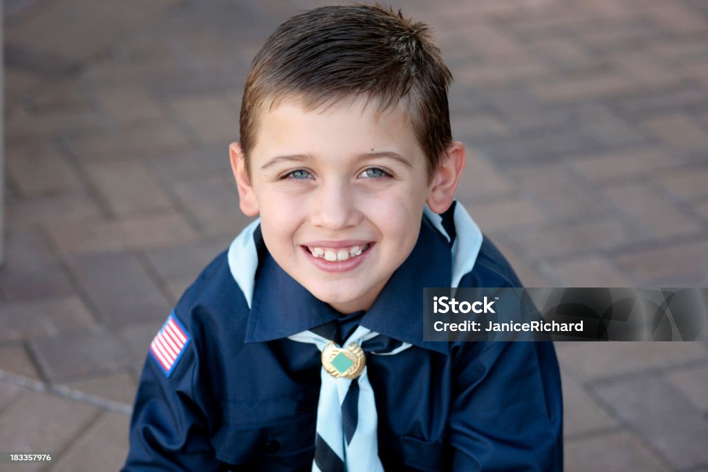 Молодой мальчик разведчик - Стоковые фото Униформа роялти-фри