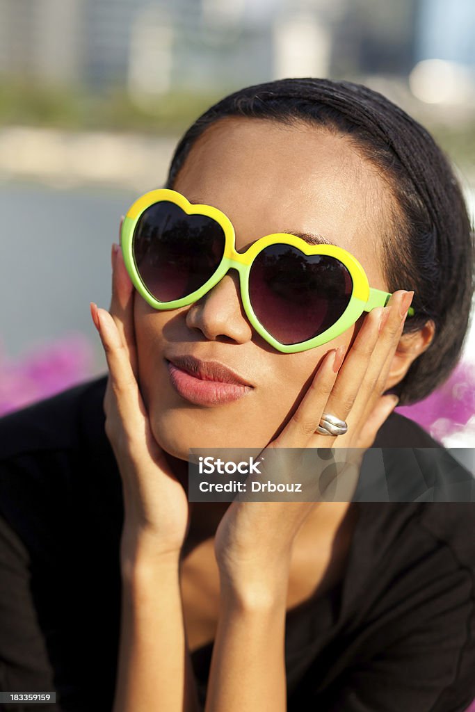 Frau mit Sonnenbrille - Lizenzfrei Herzform Stock-Foto