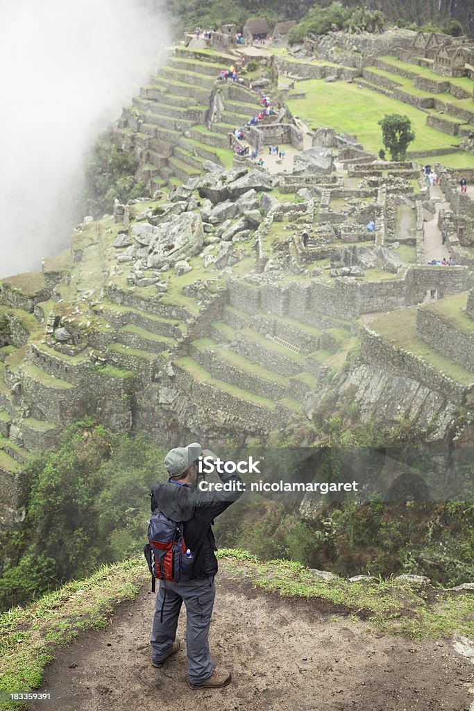 Turista tomando Machu Picchu - Foto de stock de Turista libre de derechos