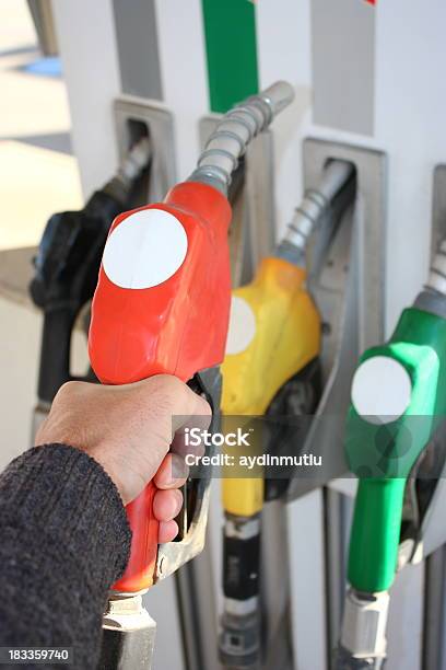 Ugello Di Pompa Gas - Fotografie stock e altre immagini di Automobile personale - Automobile personale, Benzina, Close-up